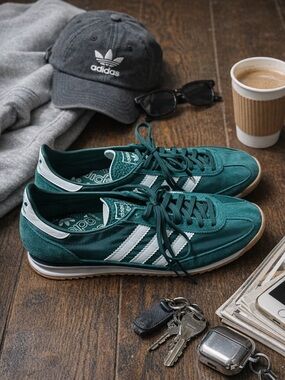 𝗮𝗱𝗶𝗱𝗮𝘀 SL 72 OG Forest Green and White Trainers Women’s 8.5 new with tags.